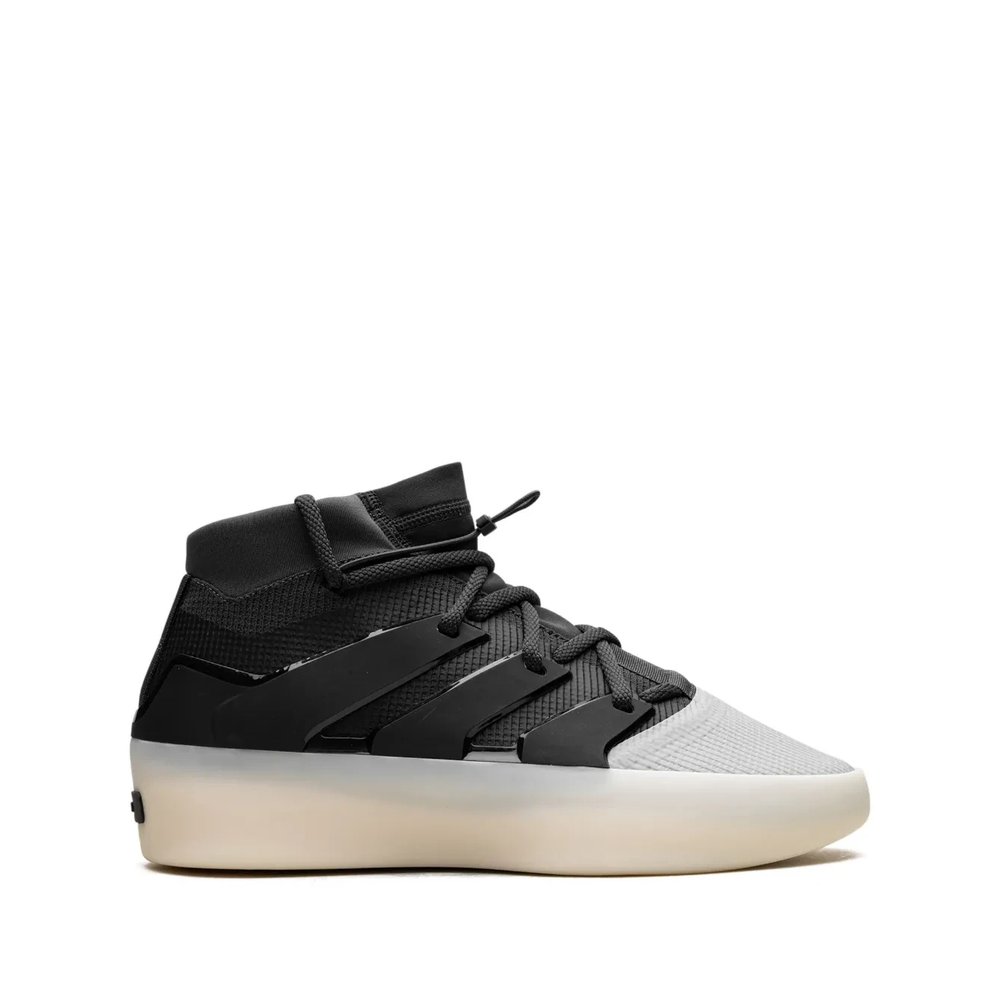 Кроссовки One Model из коллаборации с adidas 1