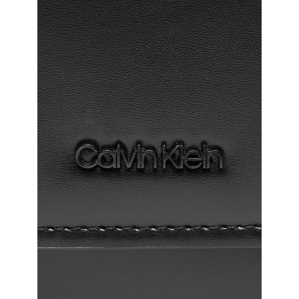 Сумка через плечо со складным клапаном и тисненым логотипом 4