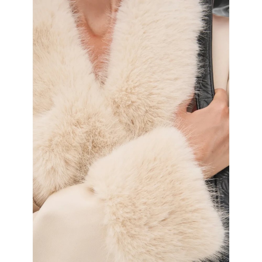 x Revolve MAEVE Куртка Maeve с отделкой из искусственного меха 6