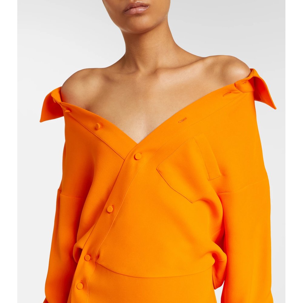 Off-shoulder silk gown 3