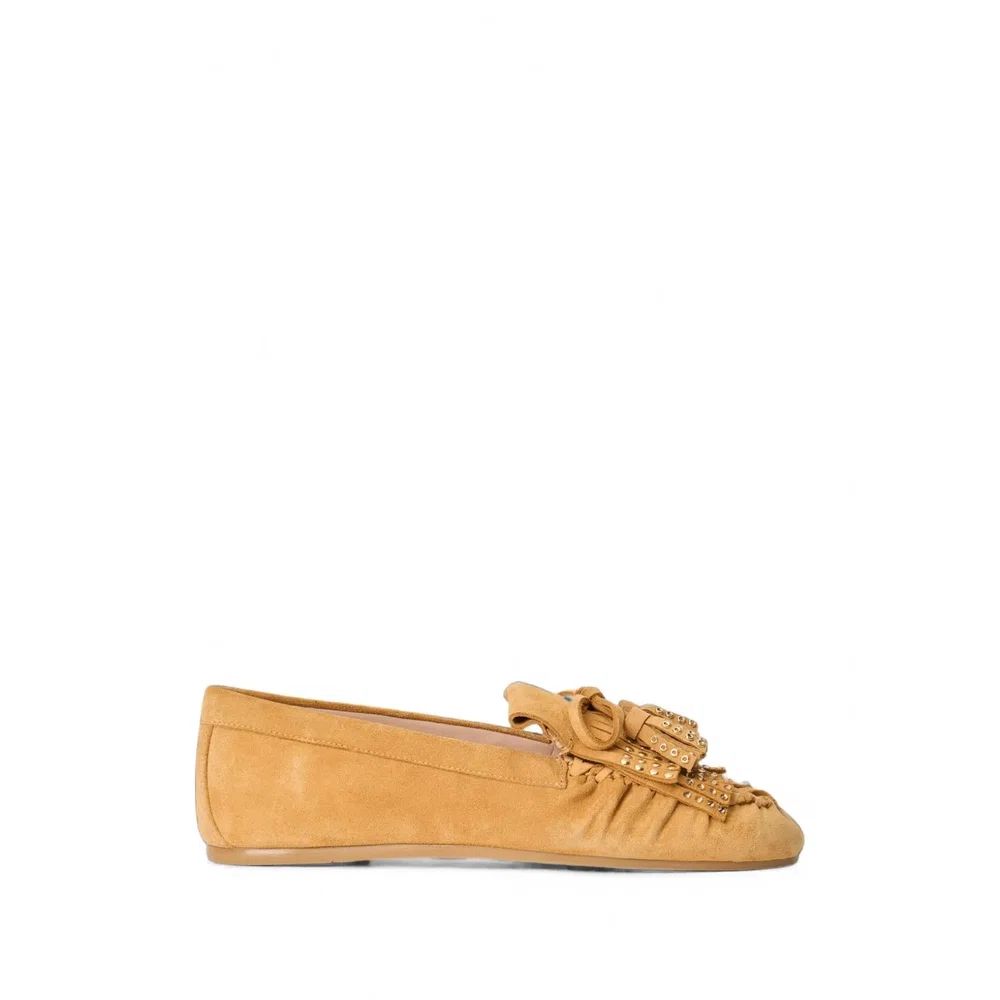 Туфли-лоферы Stuart Weitzman Barry с кисточками и заклепками. 1