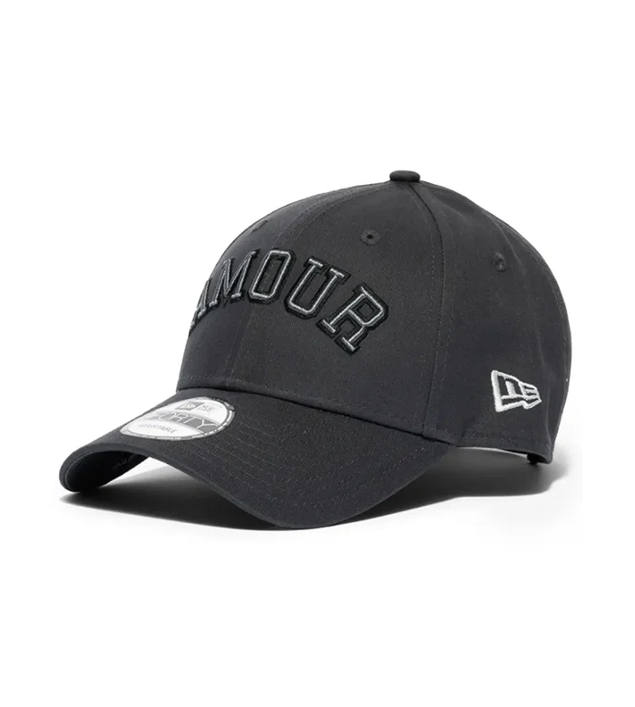 Бейсболка Amour из коллаборации с New Era