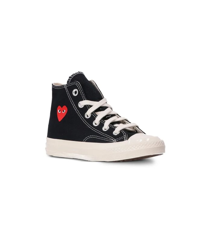 Кроссовки Red Heart из коллаборации с Converse