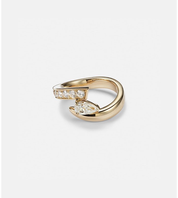 Inner Fire 18kt gold ring with diamonds