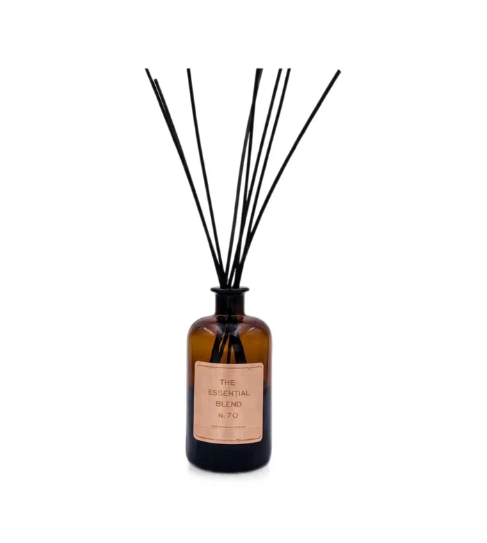 Диффузор с тростниковыми палочками THE ESSENTIAL BLEND 500 мл N.70 с логотипом.