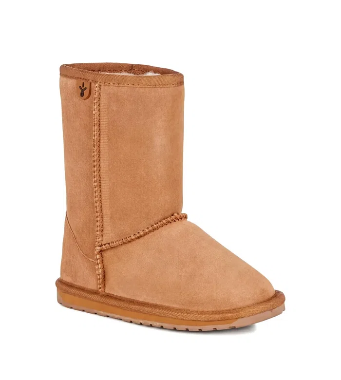 Сапоги с отделкой строчкой
